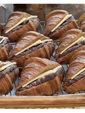 AOP牛油紅豆牛角